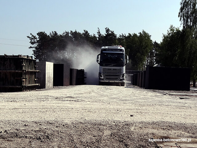 Magazyn szamb betonowych gotowych do transportu do Złotoryja - certyfikowane zbiorniki z atestem